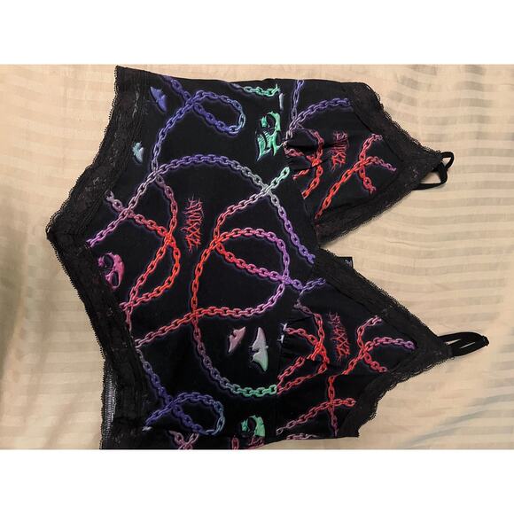 Swixxz crop tank top chain skull graphics lace accent Y2K Goth baby doll large - Picture 3 of 8